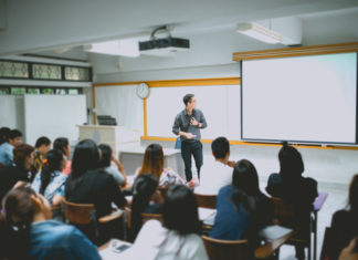 LA SCUOLA ITALIANA E LA RIVOLUZIONE TECNOLOGICA scuola italiana