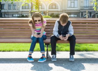 Adolescenti e tecnologia Adolescenti e tecnologia