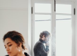 L’amore ai tempi del corona parte 2. Insieme a casa, vantaggi e pericoli. 3 consigli Essere single e stare a casa