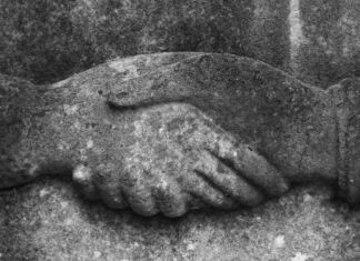 La buona e vecchia stretta di mano La stretta di mano