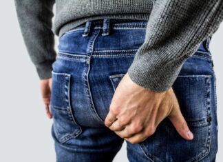 Il Paese delle mani sul… Il paese con le mani sul sedere