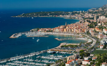 Ti va di passeggiare a Menton con me?”